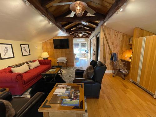 Groveland Hotel | Yosemite Basecamp