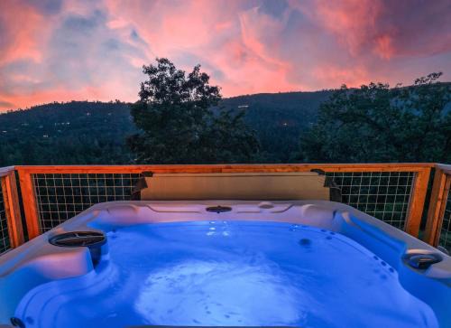 Yosemite Forks Casa | Yosemite Family Ranch w hot tub-views-EV-more!