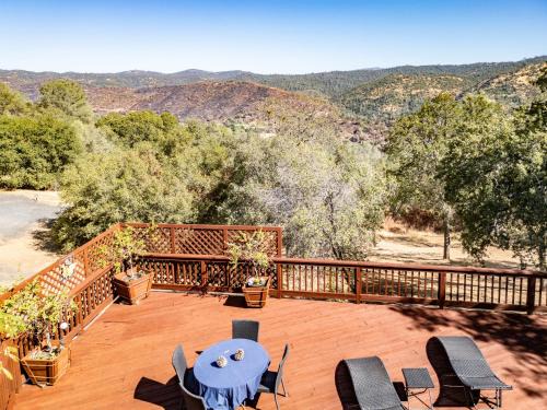 Mariposa Villa | Yosemite Mountain Top - Treetop Villa