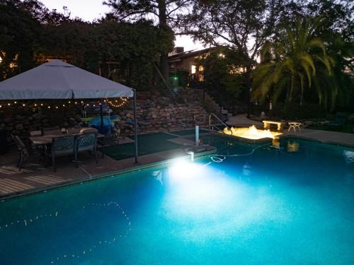 Mariposa Casa | Yosemite Mountaintop Retreat on 100 acres, 2 Homes, 2 hot tubs, pool