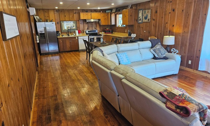 Mariposa Casa | Yosemite Nest: Refreshed Vintage Retreat conveniently located near Yosemite NP