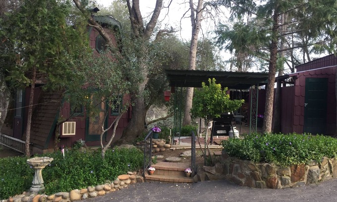 Oakhurst Cabina | "Yosemite's Suite Retreat" Gingerbread Tiny House ¡Perfecto para 2!