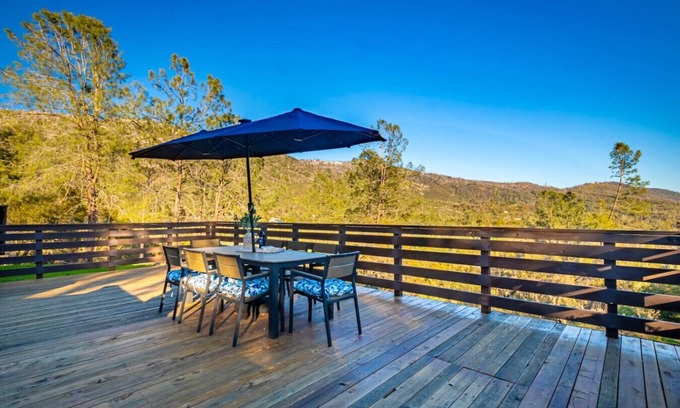 North Fork Cabina | Yosemite Sierra Vista Lookout w/Hot Tub, Game Room
