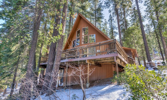Yosemite West Casa | Yosemite Vista está rodeado de pinos de azúcar, este encantador marco en forma de A tiene una vista maravillosa ...