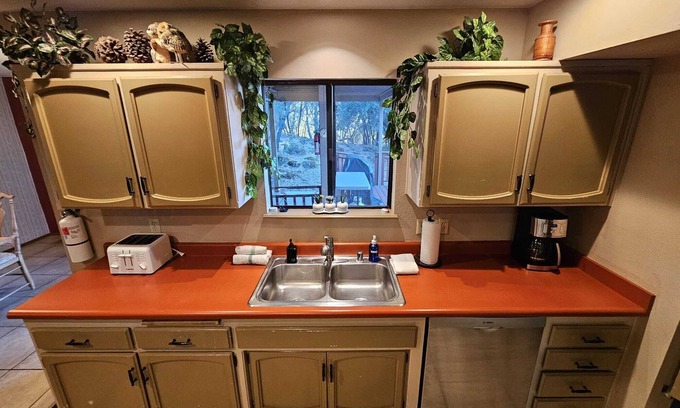 Oakhurst Cabina | Yosemite’s Shangri-La: A Cultural & Scenic Escape for World Travelers