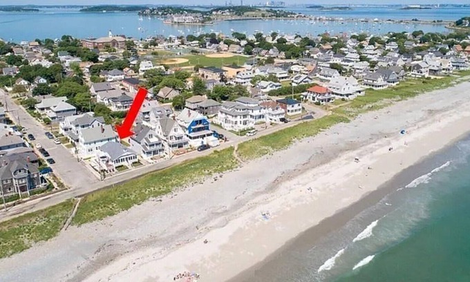Waveland Apartamento | You can't get closer to the beach! Garden-level apt. 30 seconds from the beach!