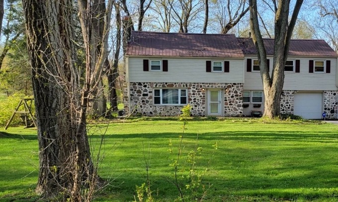 Brookfield Casa | You found a Gem! Emmersed in seclusion close to it all,4 BRDM SLEEPS 12!