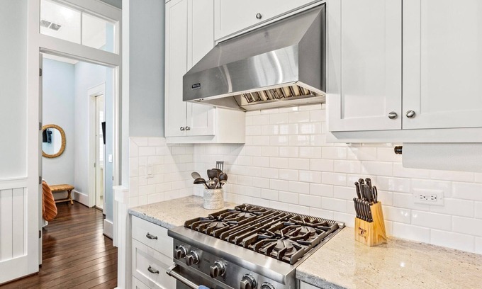Galveston Casa | You & Me in a Cabin By The Sea - in Beachtown on the East End of Galveston