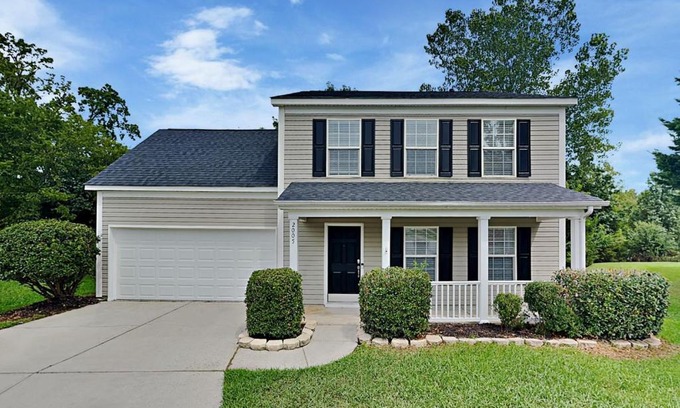 Charlotte Apartamento | You will love making this beautiful house your new home!