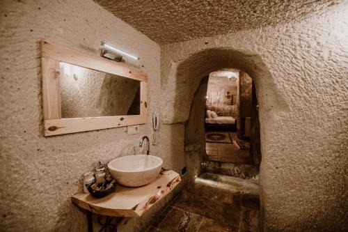 Ortahisar Hotel | Young Cave