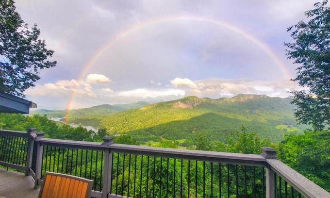 Lake Lure Casa | Young's Mountain Hideaway