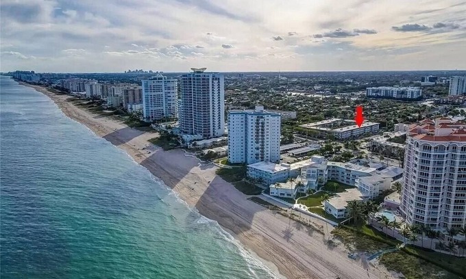 Bel Air Condominio | Your Beach Escape only 5 minute walk - Close to all amenities.