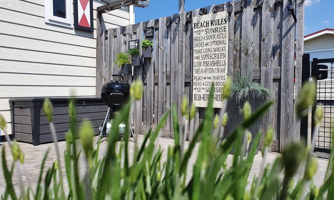 Serooskerke Chalet De Esquí | Your break in Zeeland! We warmly welcome you and your dog!