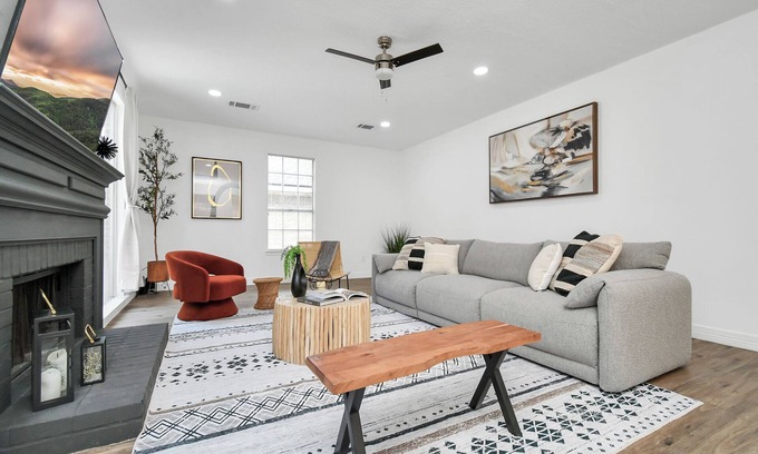 George Bush Park/Eldridge Casa | Your Charming Getaway w/ Game Room & Pool Oasis
