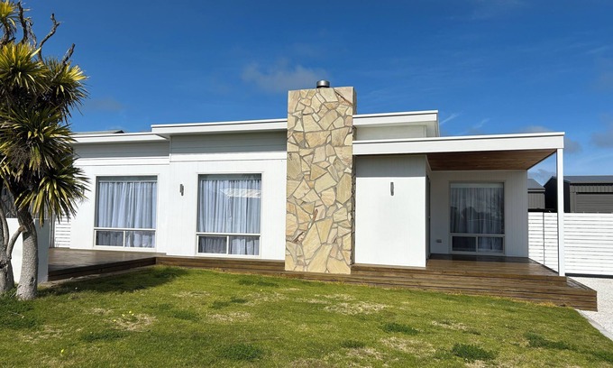 Lacepede Casa | Your Coastal Escape in Kingston SE just a stone’s throw from the beach!