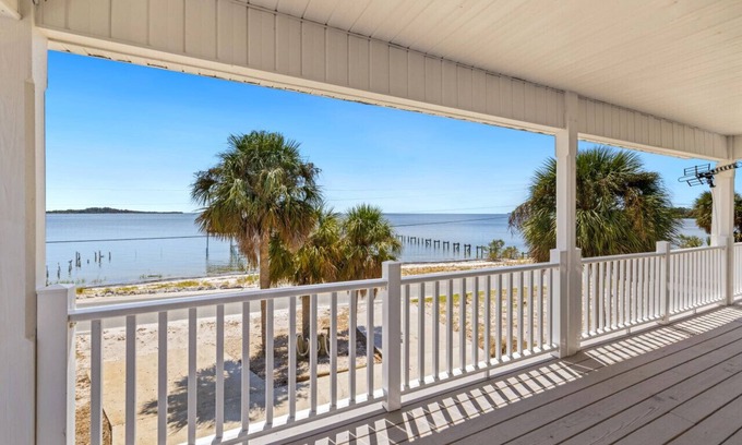 Cedar Key Casa | Your Coastal Paradise Awaits in Cedar Key!