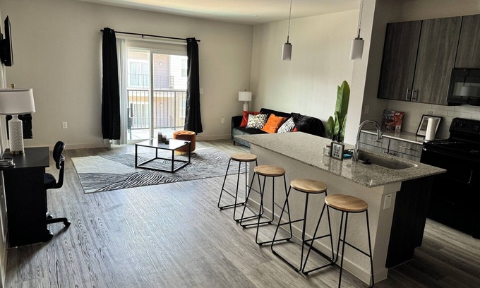 George Bush Park/Eldridge Apartamento | Your Cozy & Captivating Condo!