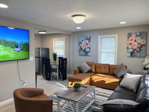 West Seneca Casa | Your Cozy Home Away From Home king bed, parking