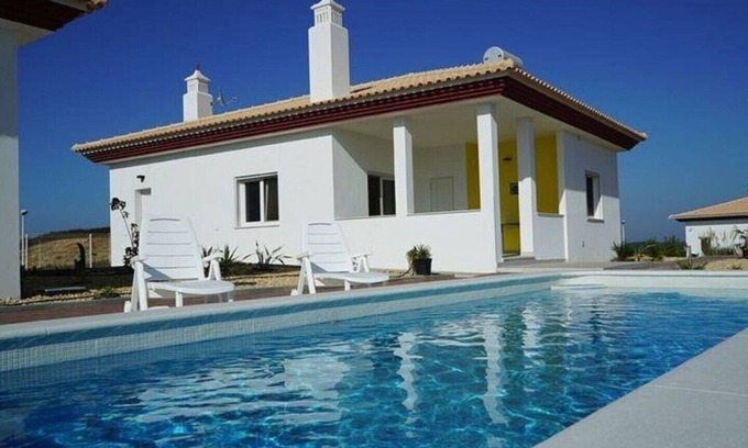 Ayamonte Chalet De Esquí | La casa de tus sueños con una vista lejana