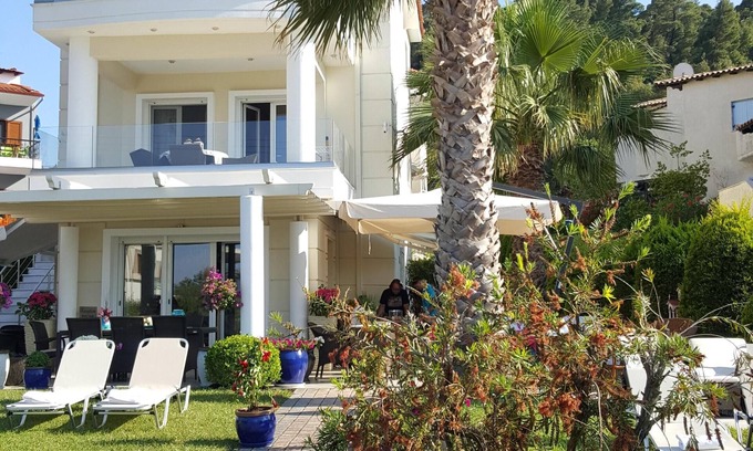 Polichrono Apartamento | ¡Casa para las vacaciones de tus sueños en un paraíso de relajación y natación entre el bosque y el mar!