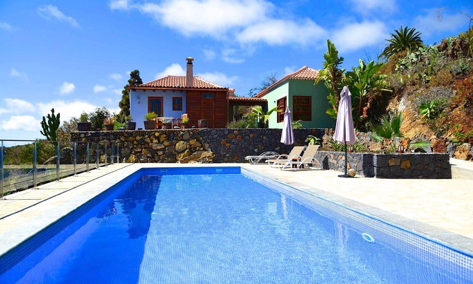 Arecida Casa | La villa de sus sueños con vistas al mar de 180 °, piscina privada de 12 metros, chimenea y baño de bienestar.