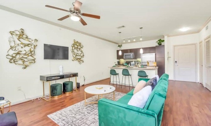 South Main Apartamento | Your Emerald Luxury Escape-King Suite/MED/NRG/DTWN