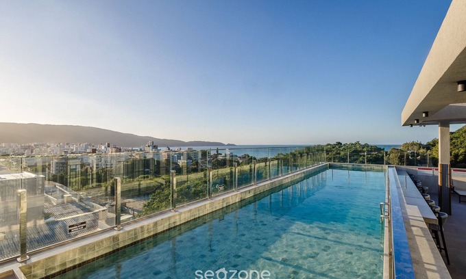 Ze Amandio Apartamento | Your Exclusive Stay With Pool and Jacuzzi Just 500 Meters From the Beach - ELF