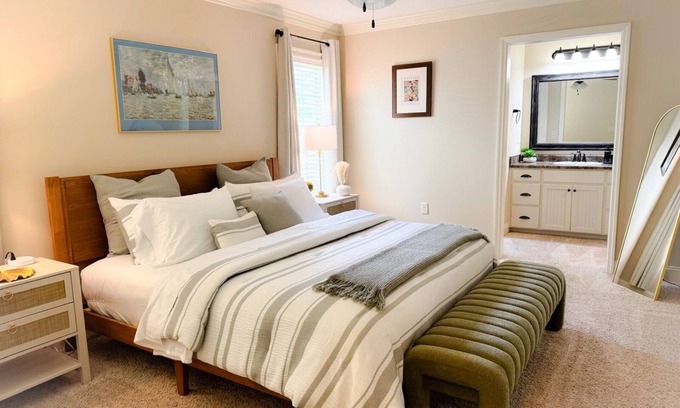 Valdosta Casa | Your Getaway Spot, Cozy , Charming perfect to Relax and Unwind