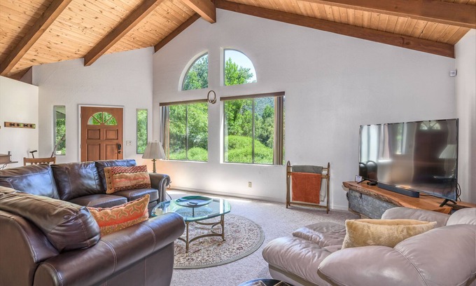 Oakhurst Casa | Your Green Gable