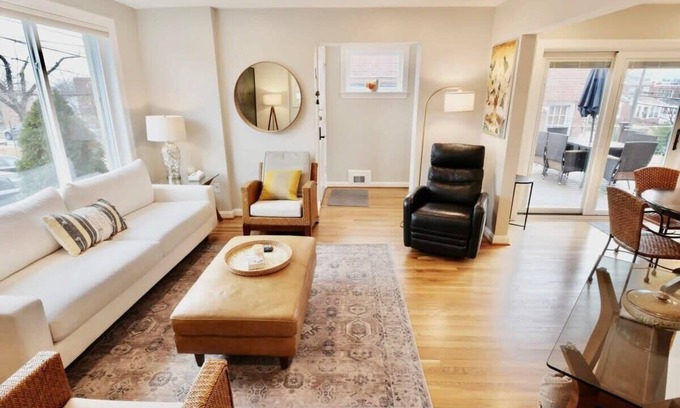 Northeast Casa | Your Happy Place Entire Home - With Parking!