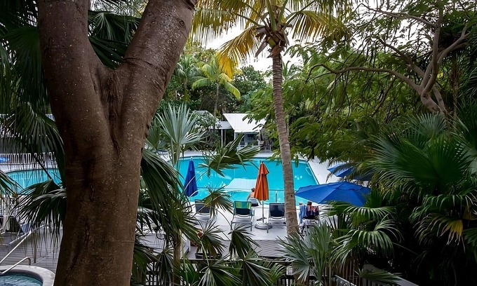 Marathon Complejo | Your Home Away From Home! 4 Comfortable Units, Free Parking, Pool and Hot Tub