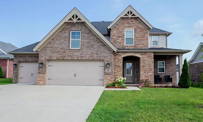 Newburgh Casa | Your home away from home.