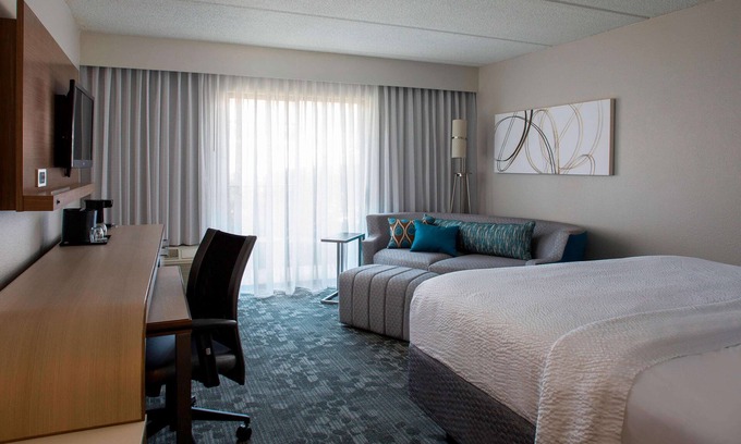 Norcross Casa | Your Home Away From Home! Pets Allowed, Onsite Swimming Pool, Free Parking