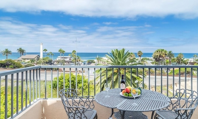 Del Mar Hotel | Your Home Away From Home! 2 Classy Units, Full Kitchen and Parking!