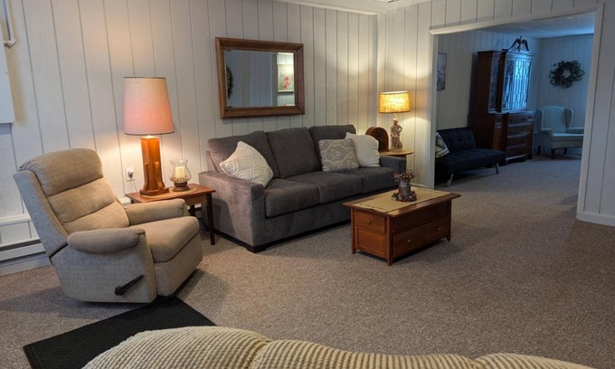 East Homer Casa | Your Home away from Home! Conveniently, centrally located, village home
