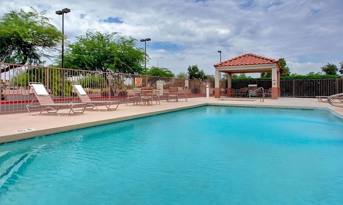 Tempe Hotel | Your Home Away from Home in Tempe! 2 Relaxing Units, Kitchen, Pool, Pets Allowed