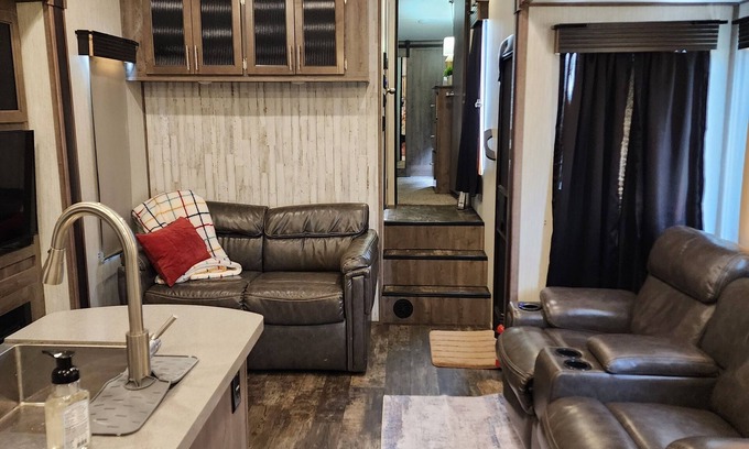 Waco Casa | Your Home Base For Exploration: 36' RV