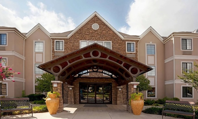 Vance Jackson Apartamento | Your Home in San Antonio's Center! W/ Private Kitchen! Pets are Welcome too!