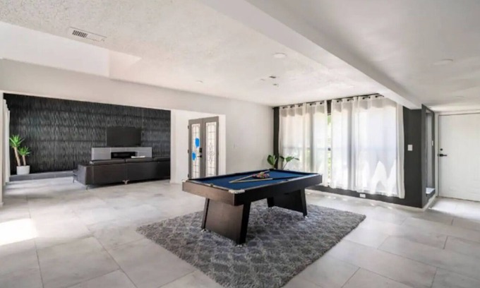 Greater Fondren Southwest Casa | Your home with 10beds,Backyard,Pool table, free parking, pet friendly