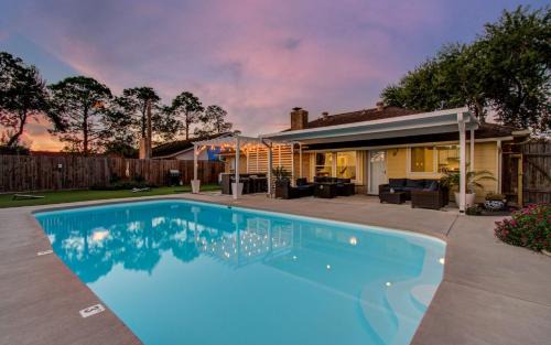 Houston Casa | Your Houston Vacation Getaway 3-BD Pool Patio