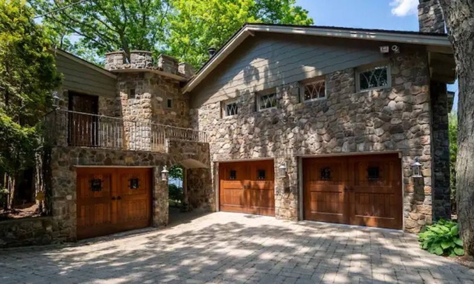 Greenwood Lake Casa | Your lakefront castle awaits you …