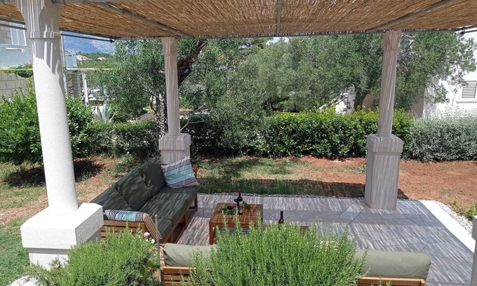 Lumbarda Villa | Your Mediterranean villa with large garden and private parking space - welcome!