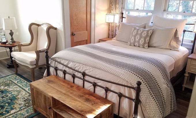 Historic Montford Apartamento | Tu Montford Nest, un refugio privado y acogedor.