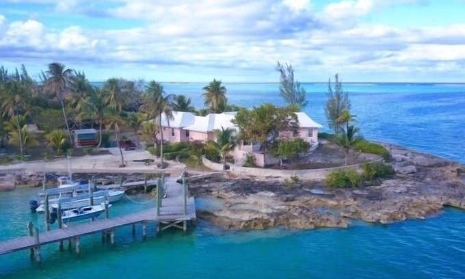 Andros Town Casa | Su propiedad frente al mar lo espera, incluyendo 3 Master Suites y playa privada