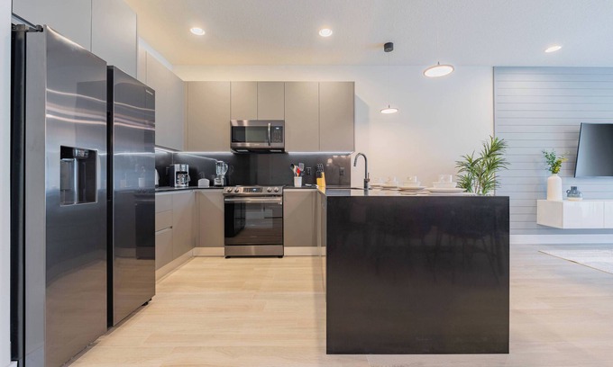 Woodridge Casa | Your Orlando Retreat: Warm and Welcoming Townhome