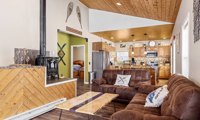 Union Dale Casa | Your Own Personal Ski - Skate - Fishing LODGE!