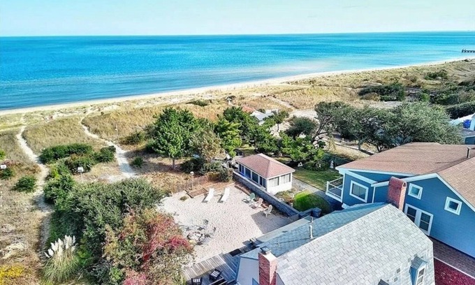 Cottage Line Casa | Your own private beach with this charming 3-bedroom beachfront house!