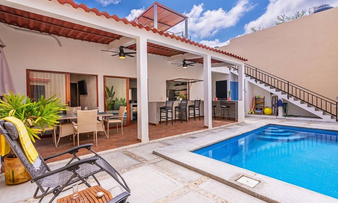 Emiliano Zapata Casa | Your own Private Oasis with Heated Saltwater Pool! 5 minute walk to beach/town