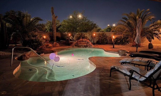 Palm Valley Casa | Your own Resort in The Heart of Goodyear☀️🌴 No Fee Heat for Heated pool & Spa!