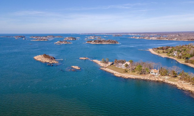 Guilford Casa | Your own Thimble Islands private cottage! (accessible by car via Old Quarry)